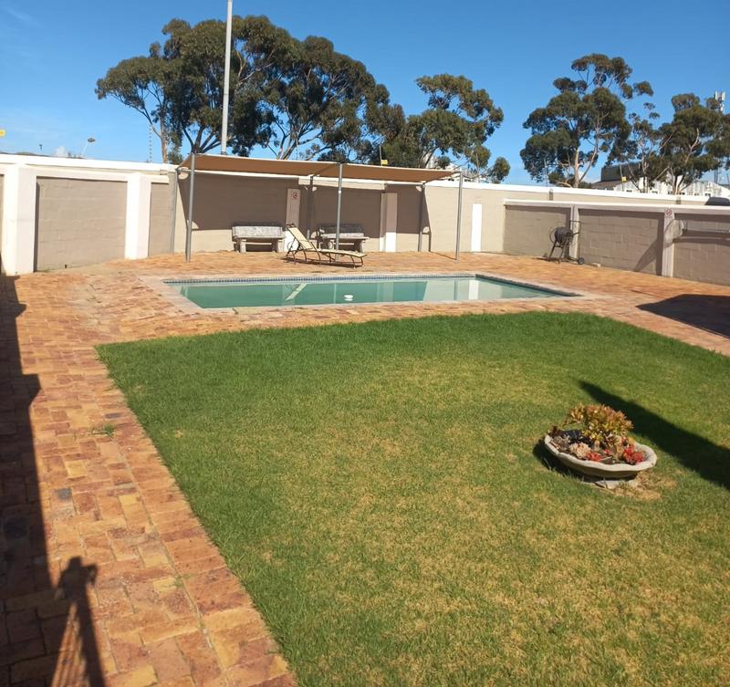 4 Bedroom Property for Sale in Guldenland Western Cape